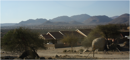 :South Africa pics:7-31 better houses and more mnts 350.jpg