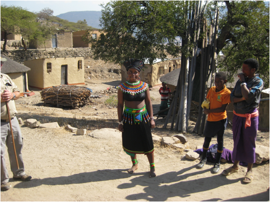 ::South Africa pics:8-6 Zulu girl dressed to find a husband 146.jpg
